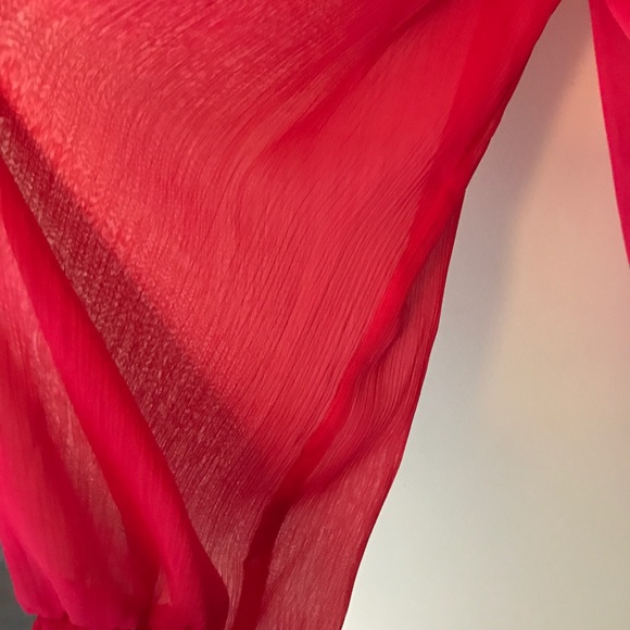 GUESS ❤️️ Cold shoulder top - Picture 3 of 6